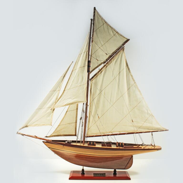 Handgefertigtes Schiffsmodell aus Holz der Avel