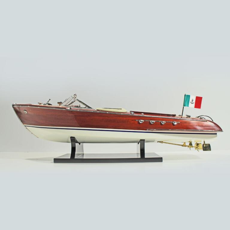 Handgefertigtes Schiffsmodell aus Holz der Riva Aquarama