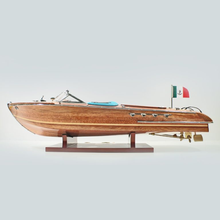 Handgefertigtes Schiffsmodell aus Holz der Riva Aquarama