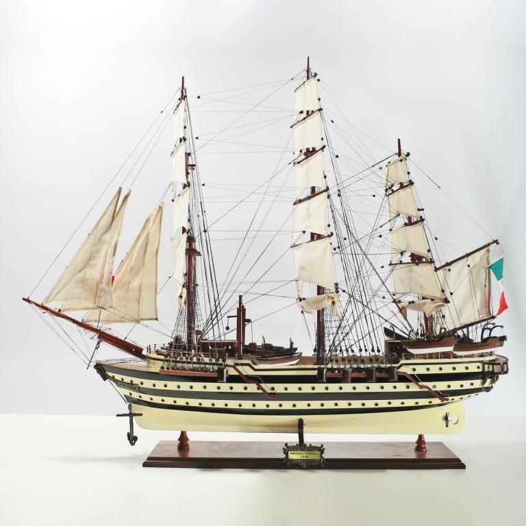 Handgefertigtes Schiffsmodell aus Holz der Amerigo Vespucci