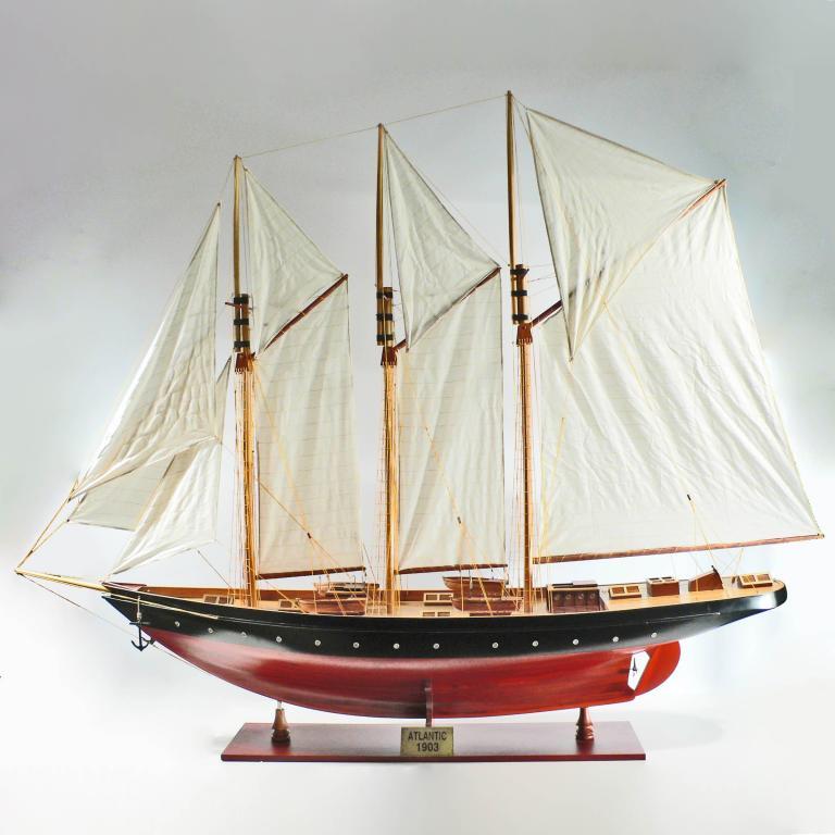 Handgefertigtes Schiffsmodell aus Holz der Atlantic