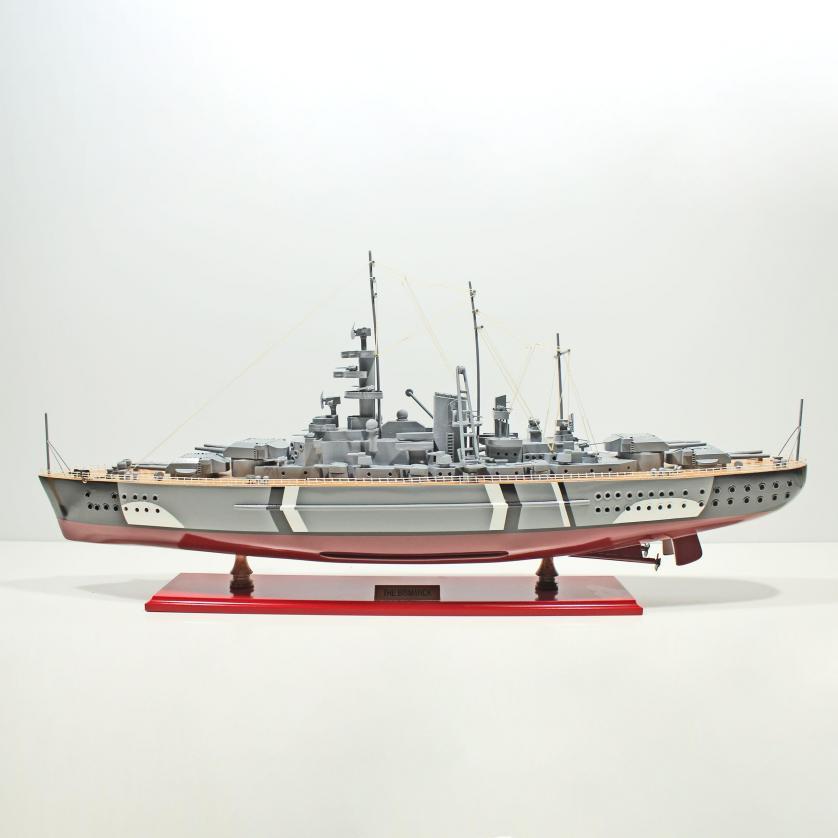 Maquette de bateau en bois faite à la main du Bismarck