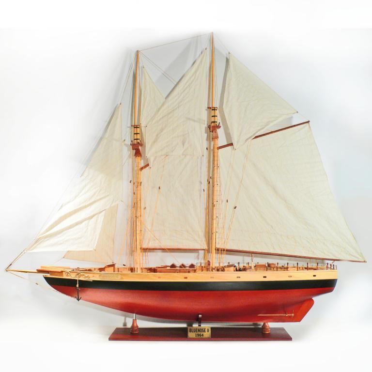 Handgefertigtes Segelschiffmodell der Bluenose II