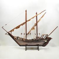 Handgefertigtes Schiffsmodell aus Holz der Dhow