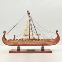 Handgefertigtes Schiffsmodell aus Holz der Drakkar Viking