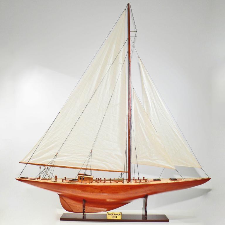 Handgefertigtes Segelschiffmodell der Endeavour (Holz, 150cm)