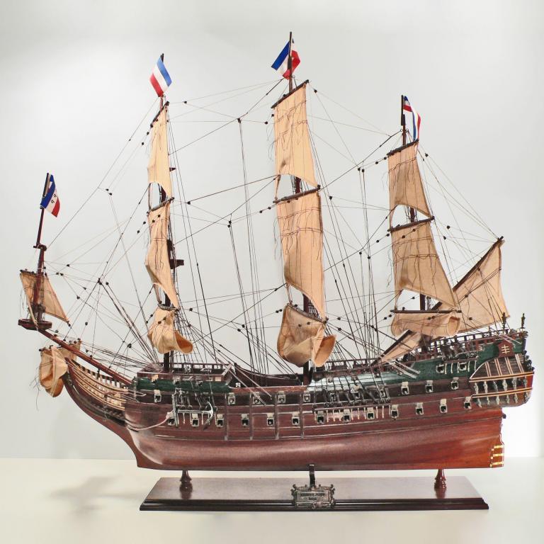 Handgefertigtes Schiffsmodell aus Holz der Friesland