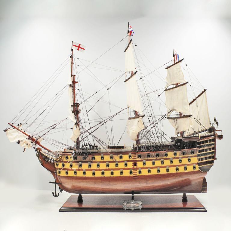 Handgefertigtes Schiffsmodell aus Holz der HMS Victory (gelb, 80cm)
