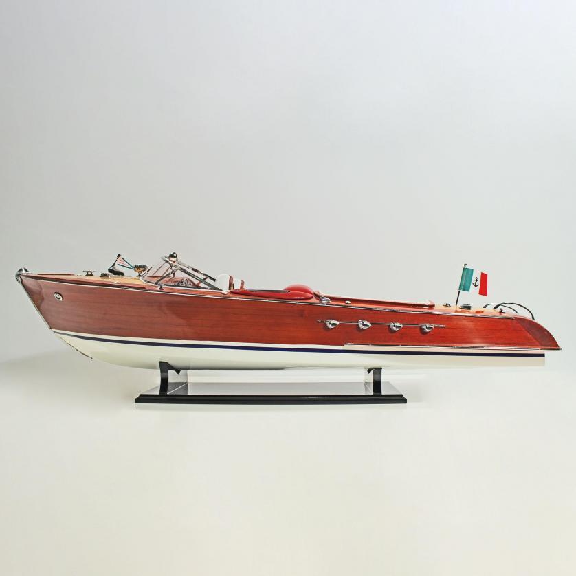 Handgefertigtes Schiffsmodell aus Holz der Riva Aquarama