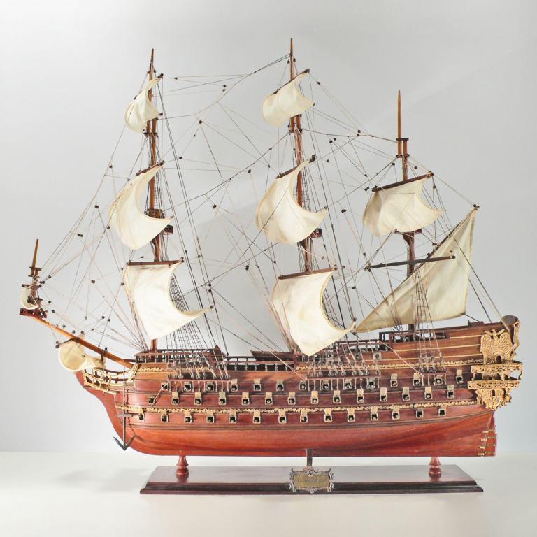 Handgefertigtes Schiffsmodell aus Holz der Le Saint Espirit