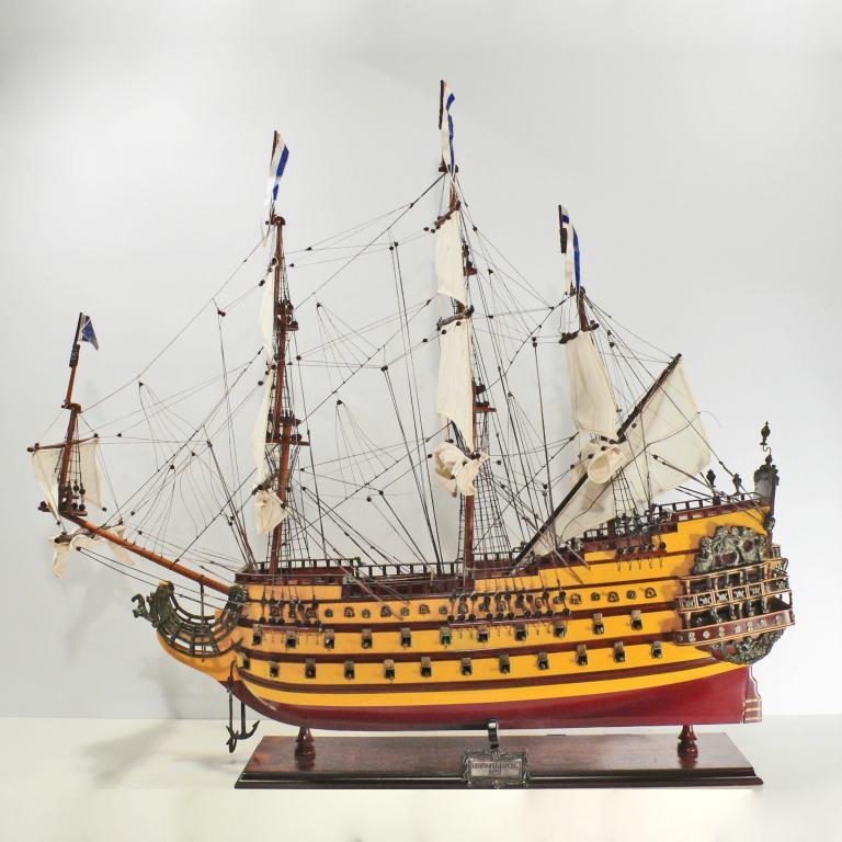 Handgefertigtes Schiffsmodell aus Holz der Le Soleil Royal