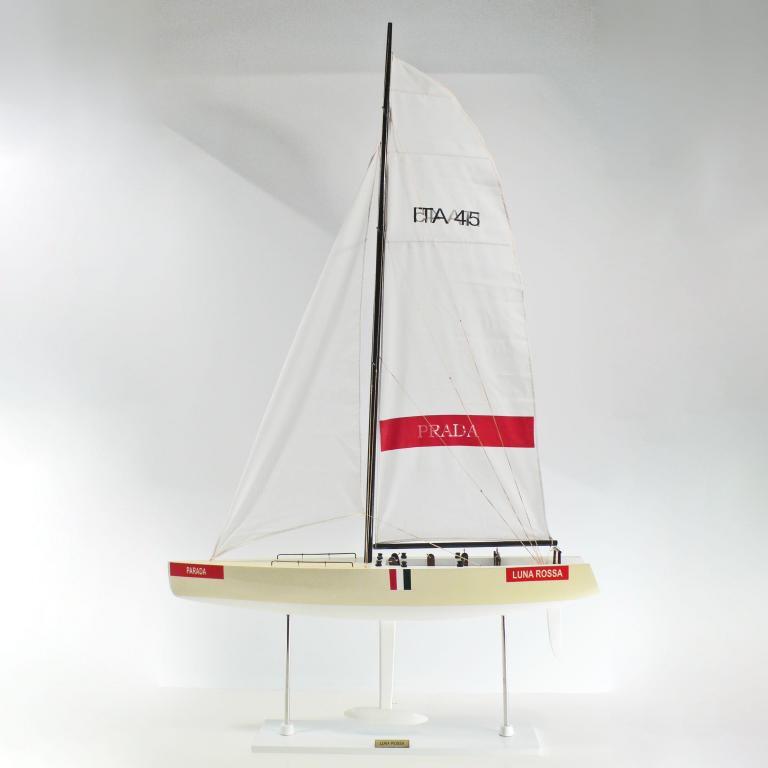 Handgefertigtes Segelschiffmodell der Luna Rossa