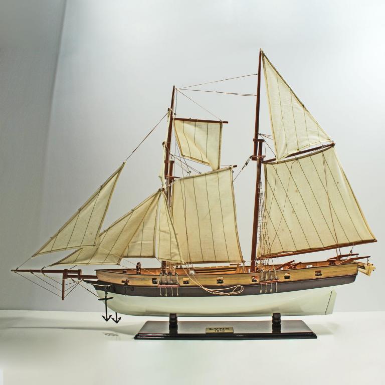 Handgefertigtes Schiffsmodell aus Holz der Lynx