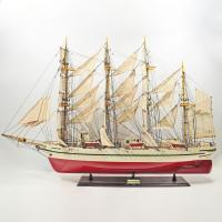 Handgefertigtes Schiffsmodell aus Holz der Nippon Maru