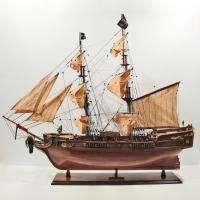 Handgefertigtes Schiffsmodell aus Holz eines Piratenschiffes