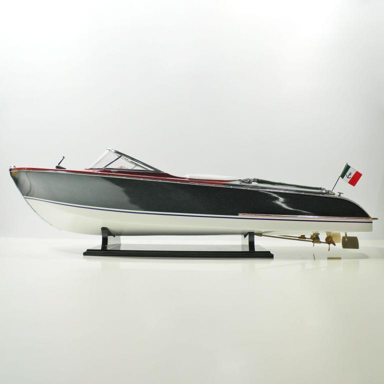 Handgefertigtes Schiffsmodell aus Holz der Riva Aquariva