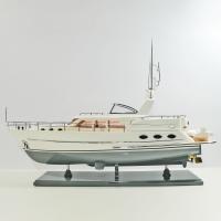 Handgefertigtes Schiffsmodell aus Holz der SS Vivante 55