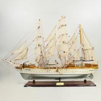 Handgefertigtes Schiffsmodell aus Holz der Statrad Lehmkuhl