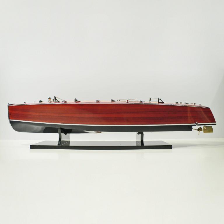 Handgefertigtes Schiffsmodell aus Holz der Thyphoon