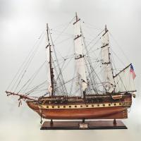 Handgefertigtes Schiffsmodell aus Holz der USS Constitution