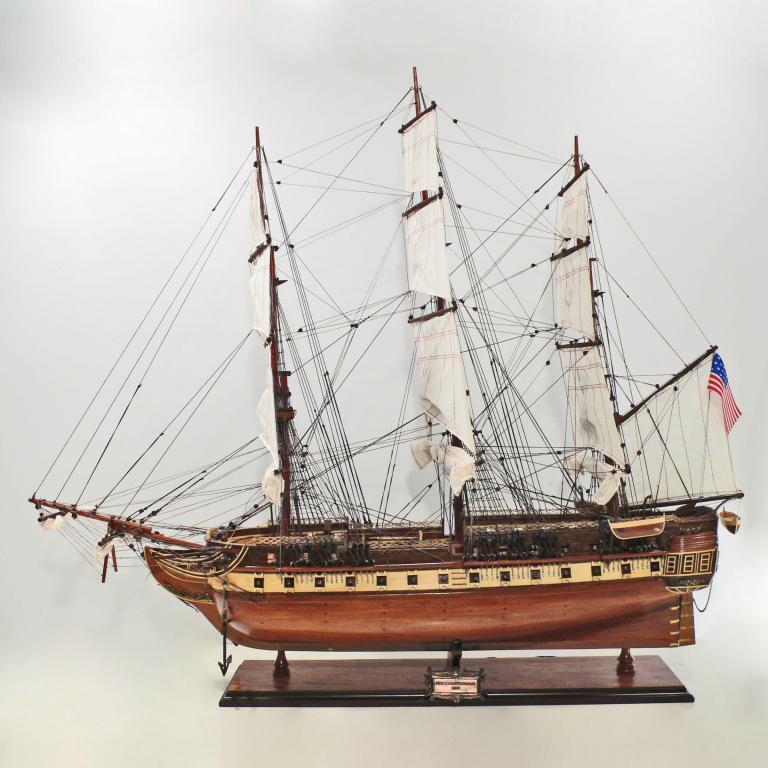 Handgefertigtes Schiffsmodell aus Holz der USS Constitution