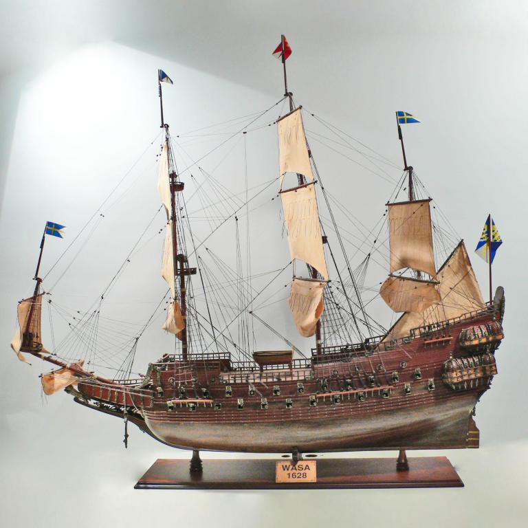 Handgefertigtes Schiffsmodell aus Holz der Wasa