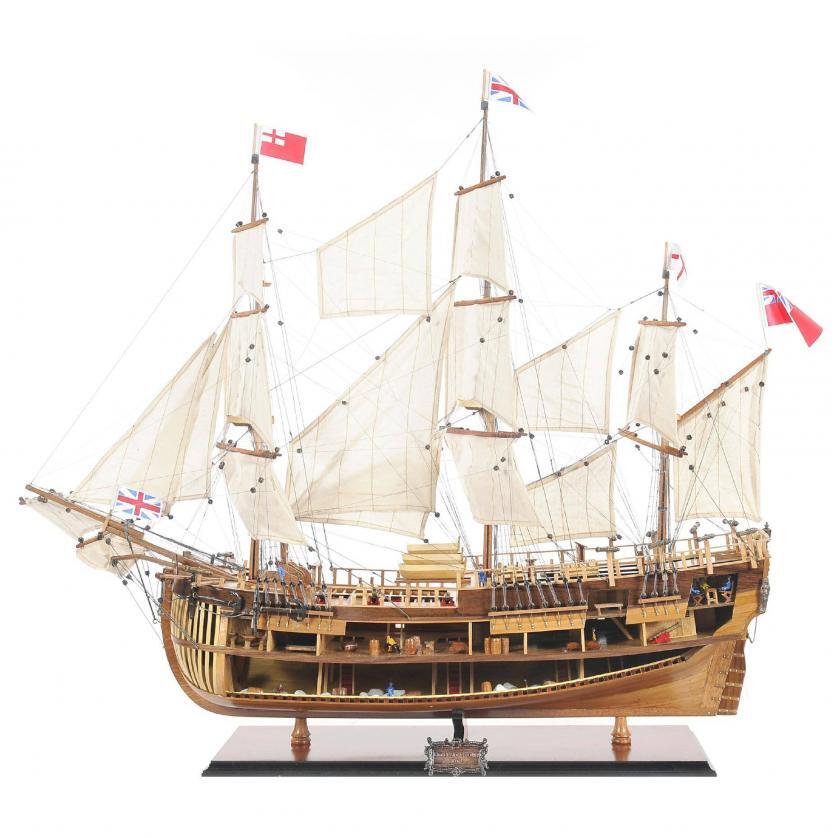 Handgefertigtes Schiffsmodell aus Holz der HMS Endeavour