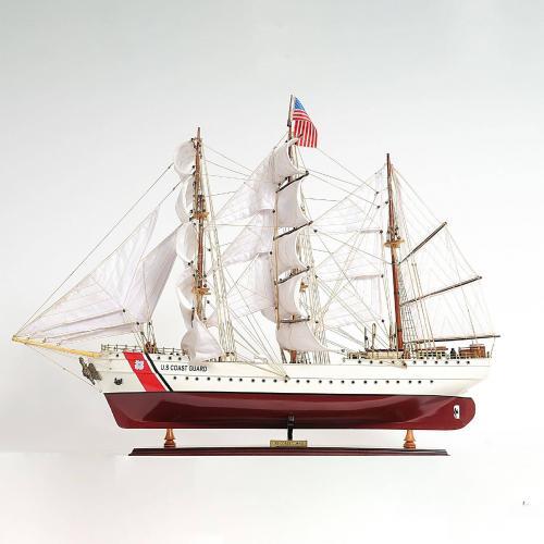 Handgefertigtes Schiffsmodell aus Holz der USGC Eagle