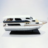 Handgefertigtes Schiffsmodell aus Holz der Livaboard