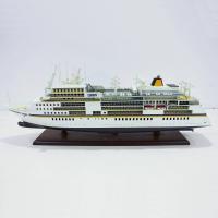 Handgefertigtes Schiffsmodell aus Holz der MS Europa